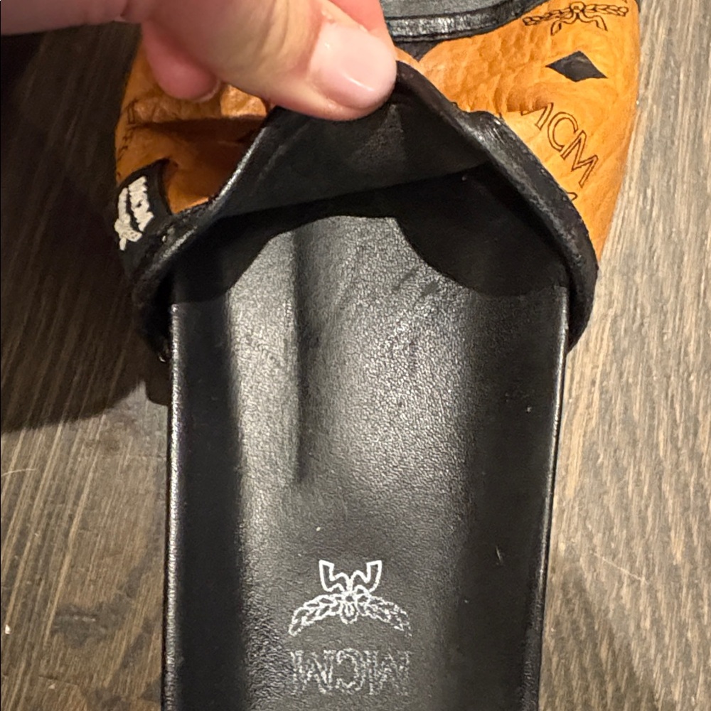 MCM Tan Slide Sandals pool rubber slides Korea size 39 women as is no rips - Picture 11 of 16